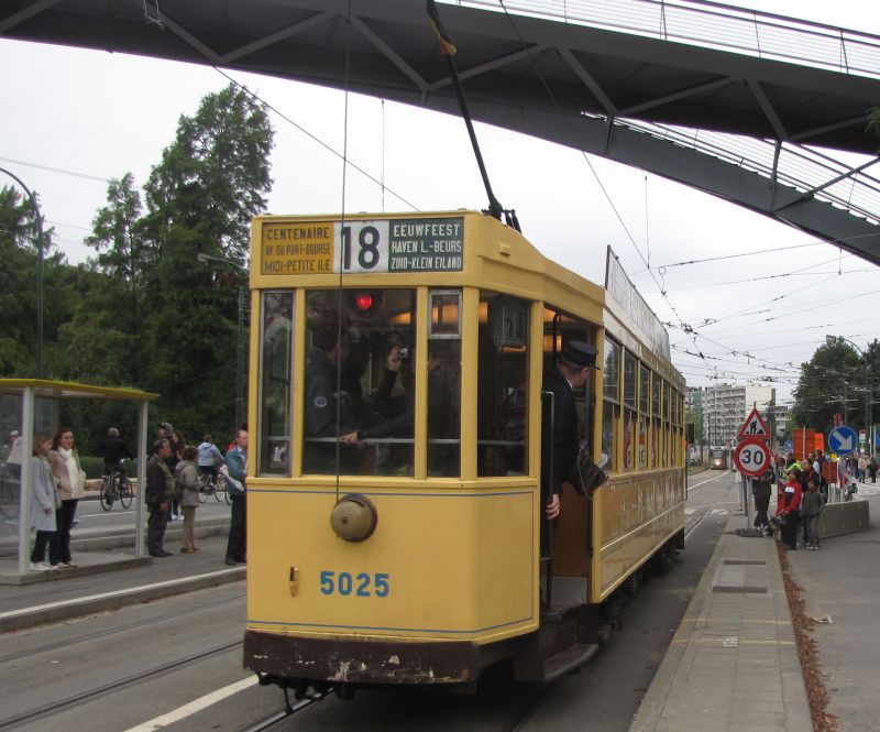 _Photos_Forum_N/Trams/Bruxelles/2010/Parade/IMG_4280.JPG http://jcbecker.free.fr/_Photos_Forum_N/Trams/Bruxelles/2010/Parade/IMG_4280.JPG