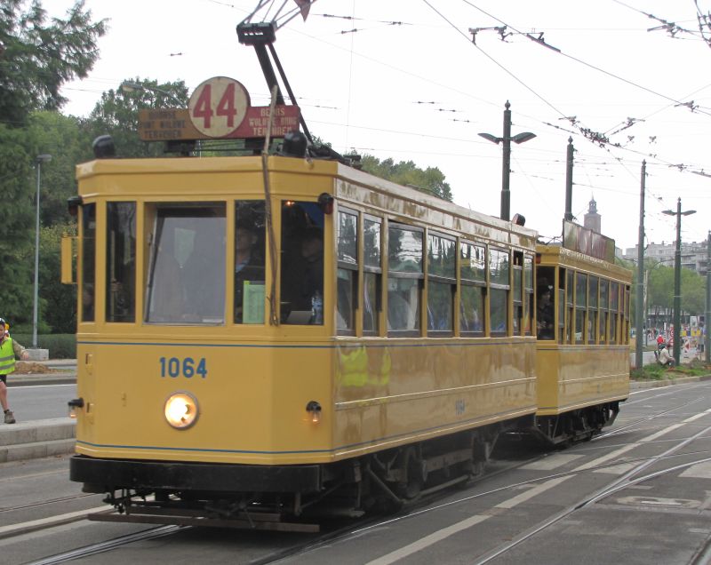 _Photos_Forum_N/Trams/Bruxelles/2010/Parade/IMG_4405.JPG http://jcbecker.free.fr/_Photos_Forum_N/Trams/Bruxelles/2010/Parade/IMG_4405.JPG